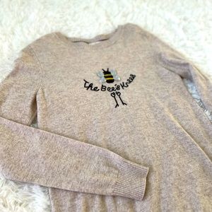 Cute sweater “the bees knees”